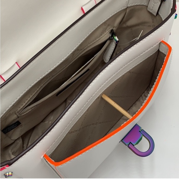 MICHAEL KORS
Manhattan Medium Contrast-Trim Leather Satchel OPTIC WHITE COLOR - Picture 13 of 16